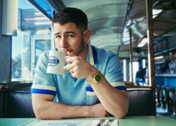 FOSSIL 與 2025 至 2026 年全球品牌大使 Nick Jonas 發表獨步一時的「Machine Luxe」膠囊系列