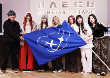 GENBLUE幻藍小熊跑宣傳「吃全餐」 打歌舞台、首辦簽售開專輯快閃店樣樣來