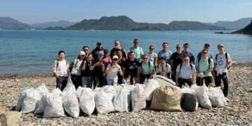 TÜV南德攜手Hong Kong Krauts足球會舉辦净灘活動,促進社會可持續發展