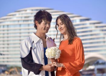 任愛妻獨奏專輯製作人 黃品源、Alina艾琳孕愛情結晶《再見小薇》