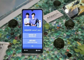 夏普在台發表中階新機 AQUOS sense7 plus　支援動態刷新率 240HZ、售價 14,990 元。