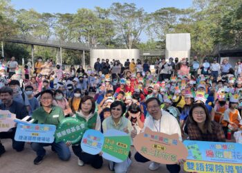 戶外的英語課　壽山動物園雙語學習互動收穫多