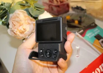 瞄準直播、視訊、短影音 創作需求　輕巧 VLOG 影音相機 Canon PowerShot V10 在台上市