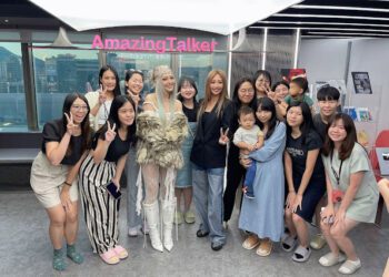 凍齡！A-Lin帶琟娜VERNA看Coachella被美警察查證件　笑喊：Yes, I’m your mom！