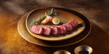 年末最強日系款待 阪前推日本和牛巔峰「黑樺牛」 藝奇火焰和牛免費升級