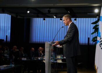 Puerto San Antonio 和智利交通和電信部在馬德里與有意建造 Puerto Exterior 的公司成功舉行會議