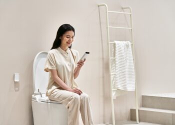 秋冬懶人福音！「智能衛浴」自動掀蓋解放雙手 如廁不再冷冰冰