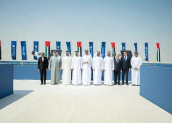阿聯酋創新全球首個千兆級全天候再生能源項目，訂立全新全球潔淨能源標準