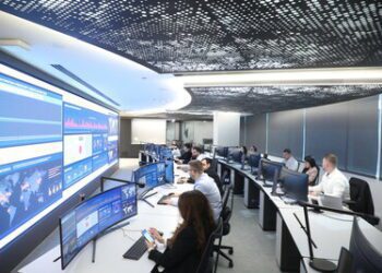 61% 的網路資安專業人員在製造業面臨日益增加的網路風險時規劃採用 AI