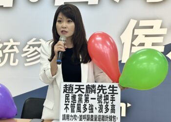 陳美雅送趙天麟十盒氣球　請他不要再說空話