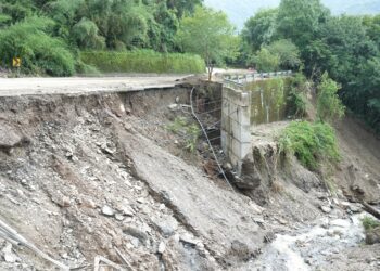 挺進仁愛重災區 許縣長籲請中央專案協助救災重建