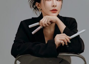 女星Lala蘇心甯史上最大尺度全裸代言 裸睫也能美到驚艷世界！