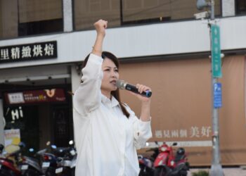 民進黨究竟還要從人民身上拿走幾個四千億？