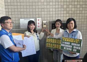 國民黨高雄市立委候選人陳若翠、陳美雅、李明璇告發陳吉仲、林聰賢圖利及食藥署瀆職，並出示中央畜產會決算書驚告發陳吉仲、林聰賢圖利及食藥署瀆職