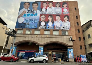 侯康高雄競總合體看板上架 高雄戰隊成形拚政黨輪替 國會過半