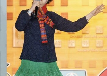 簡文秀高唱奇異恩典 2/19敲響國北和平鐘