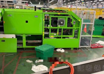 快訊／驚悚！高雄工人手被捲機台內噴出鮮血　右上臂骨折被救出送醫