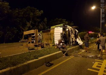 20歲男駕車擦撞路樹失控 衝入台9線北上車道撞大貨車釀1死3傷