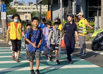 校園開學日 第六分局守護學童揪甘心