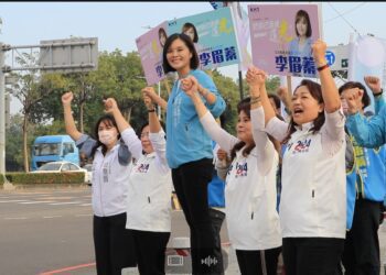 支持李眉蓁 藍營左楠區議員大團結 齊心站街頭