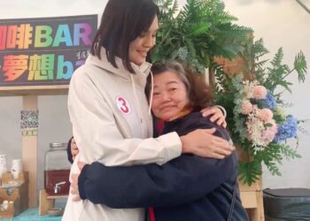 中年大姊請求李眉蓁協助拍短影音 希望老公手術順利成功