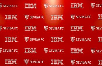 西班牙西維爾足球俱樂部使用 IBM watsonx 生成式 AI 的強大功能改變球探的工作方法