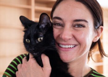 Shailene Woodley 與 Mars 和 Calm 聯手，頌揚領養寵物如何改變兩個生命的故事