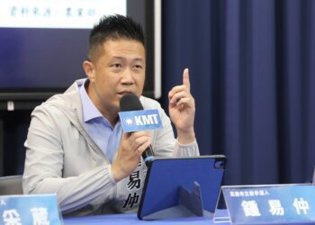 許智傑喊逮人為安心吃蛋，鍾易仲批鬼扯蛋