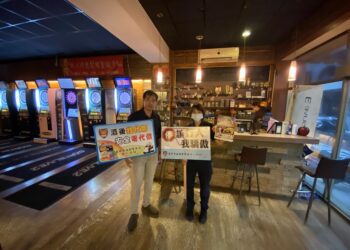 落實宣導交通安全月 中市女警查訪各飲酒場所