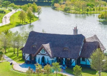 全台最美！「童話版星巴克」花蓮絕美開幕