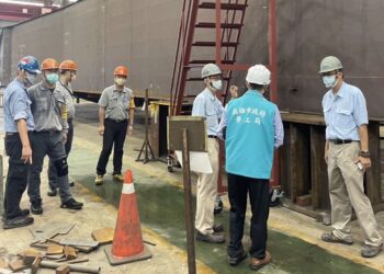 海葵襲高雄 高市勞工局颱風過後進場督促工作場所安檢復原