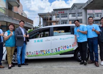 善心團體贈車、辦雙語營隊 照顧偏鄉學子需求