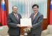 外交部長林佳龍接受瓜地馬拉新任駐台大使艾特維呈遞到任國書副本