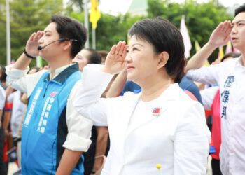 全國最大國旗現身台中2萬人慶雙十 盧市長許3願望：用好成績為國家慶生