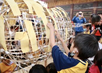 鹿耳門聖母廟萬人開「糊」春牛 　台南文化資產傳承綿延