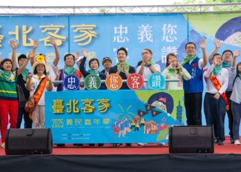 挑擔奉飯祈平安 「忠義您 客讚」展現都會客家新風貌