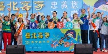 挑擔奉飯祈平安 「忠義您 客讚」展現都會客家新風貌