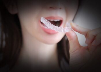 國人瘋戴隱形牙套引發亂象　衛福部：已查獲非法牙套廠商