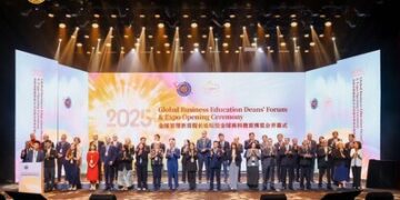 以「領變」精神啟航新篇章：復旦大學管理學院恢復建院40週年