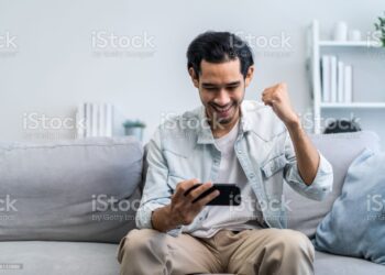 70歲還沉迷手遊讓兒子感到超苦惱！每月課金量更是高達2萬 