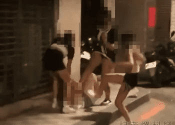 影 / 基隆學生妹爆發衝突！長髮女慘遭3女痛毆！