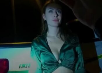 21歲正妹酒後車震一絲不掛慘遭逮捕！真相一出全場都驚了 