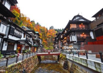 震驚！原來＂神隱少女＂的取景地點不是台灣九份？製作人也道歉了 