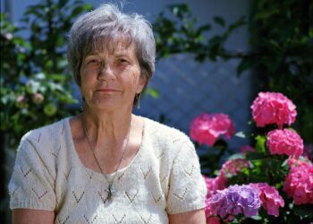 家裡長輩一個月花費40萬快把存款花光怎麼辦？網勸趕緊關心 