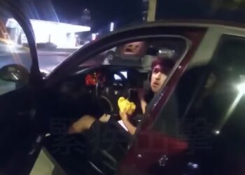 在車上吃漢堡也有罪？17歲少年用個餐竟慘變吃子彈！ 