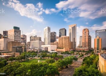 房價是誰規定說一定要低？網路上兩派人馬吵翻天！他道出真相全場驚呆 