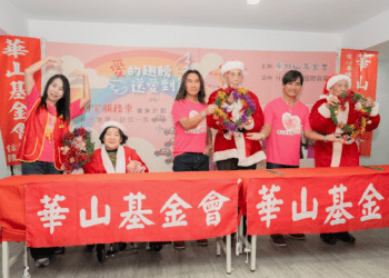 動力火車力挺偏鄉長輩 陪百歲人瑞歡慶聖誕