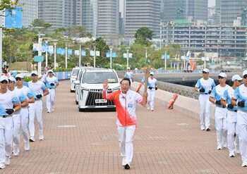 十五運會火炬傳遞開跑，廣汽集團董事長馮興亞擔任火炬手