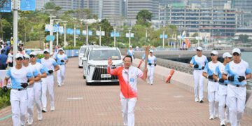 十五運會火炬傳遞開跑，廣汽集團董事長馮興亞擔任火炬手