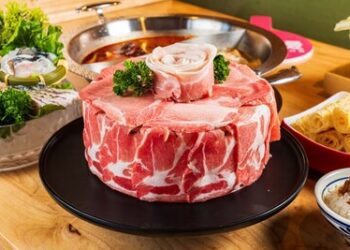 2025過江龍火鍋好評聲量Top10，台式火鍋靠「肉蛋糕」同霸氣份量連兩年奪冠！